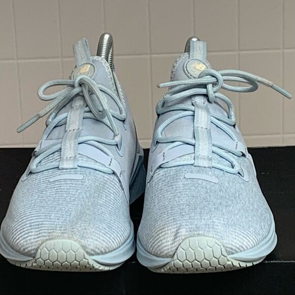GIRLS NEW BALANCE FRESH FOAM LAZR SPORT POWDER BLUE RUNNING SHOES SIZE 4 NICE - Picture 3 of 6